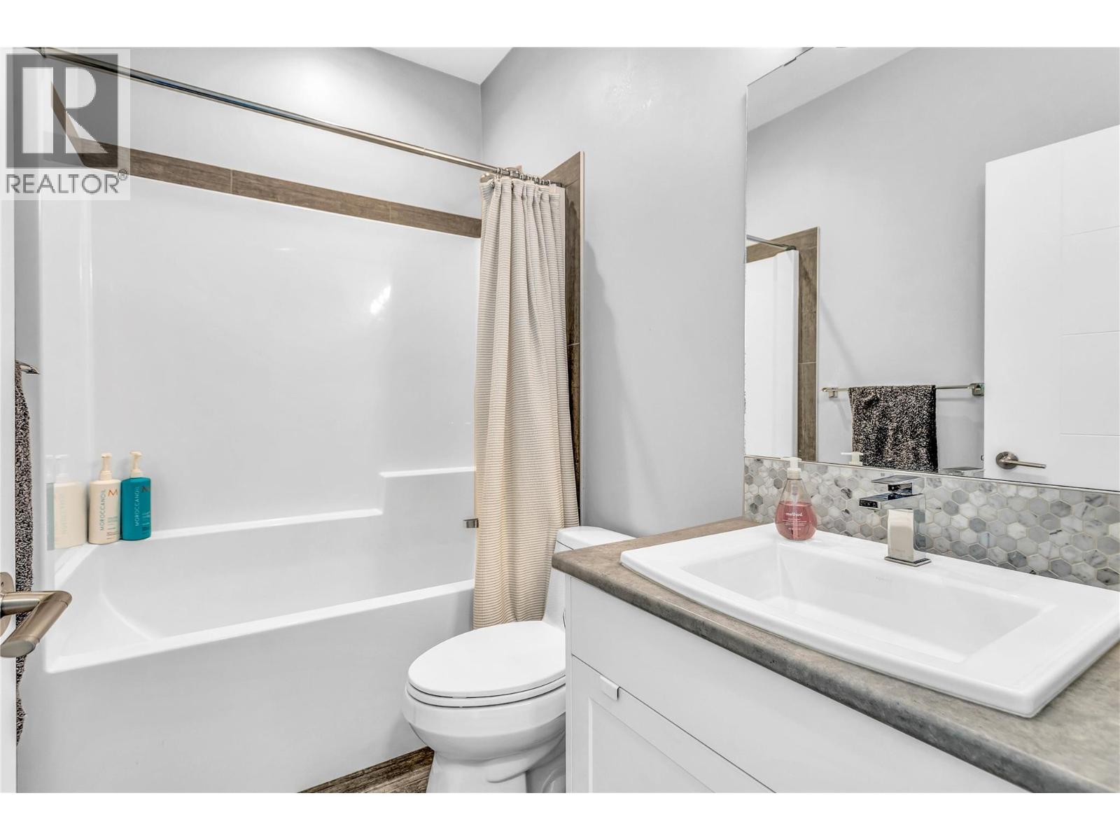 9 1102 Cameron Avenue, Kelowna