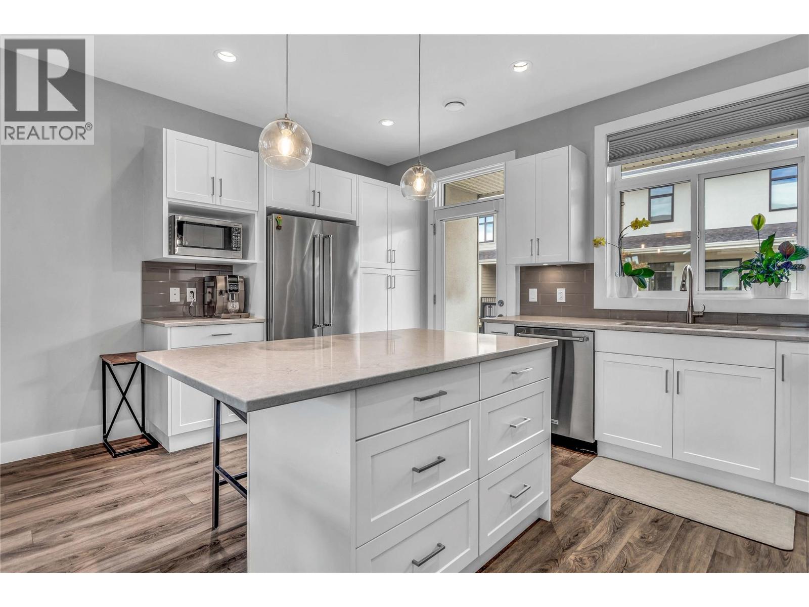 9 1102 Cameron Avenue, Kelowna