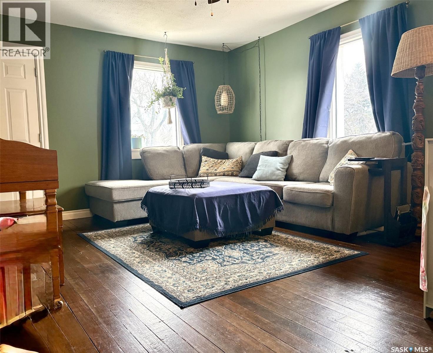 270 2nd AVENUE N - Image 2