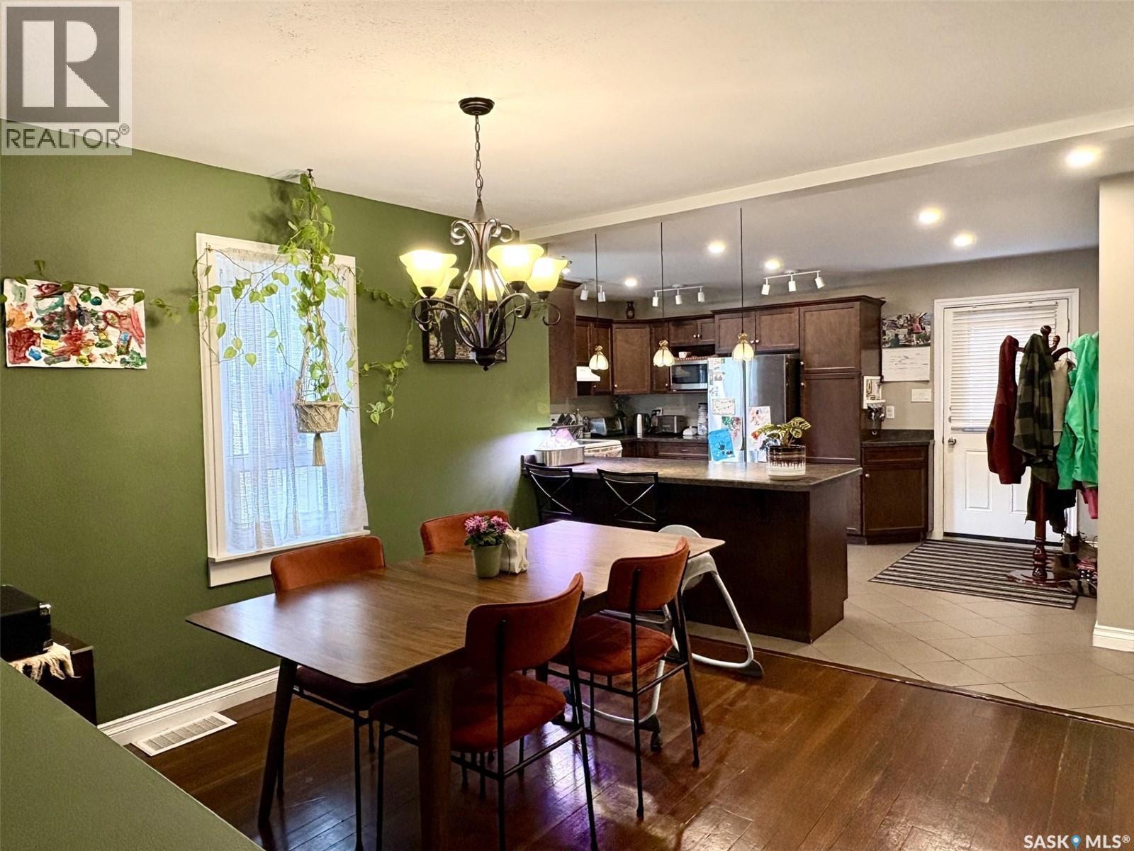 270 2nd AVENUE N - Image 3