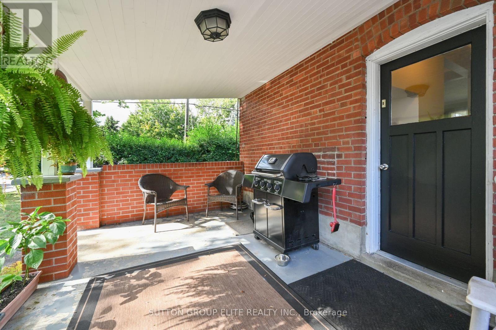 1238 CLAREDALE ROAD - 16