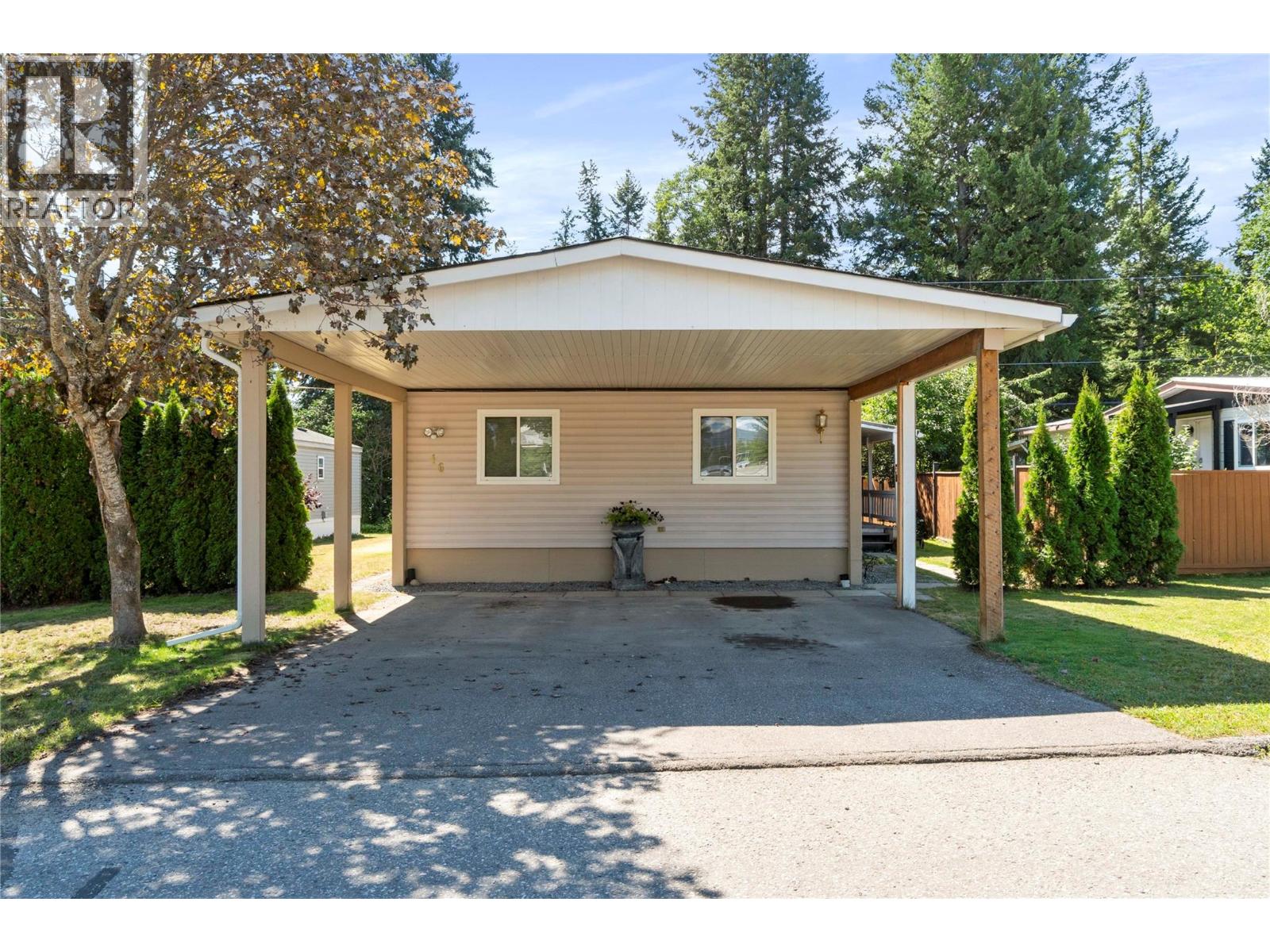 16 1361 30 Street Southeast, Salmon Arm