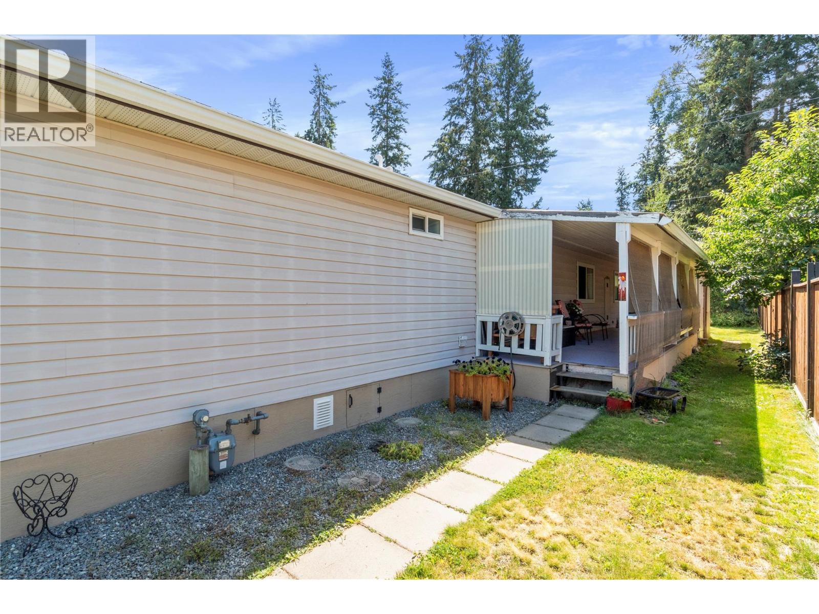 16 1361 30 Street Southeast, Salmon Arm