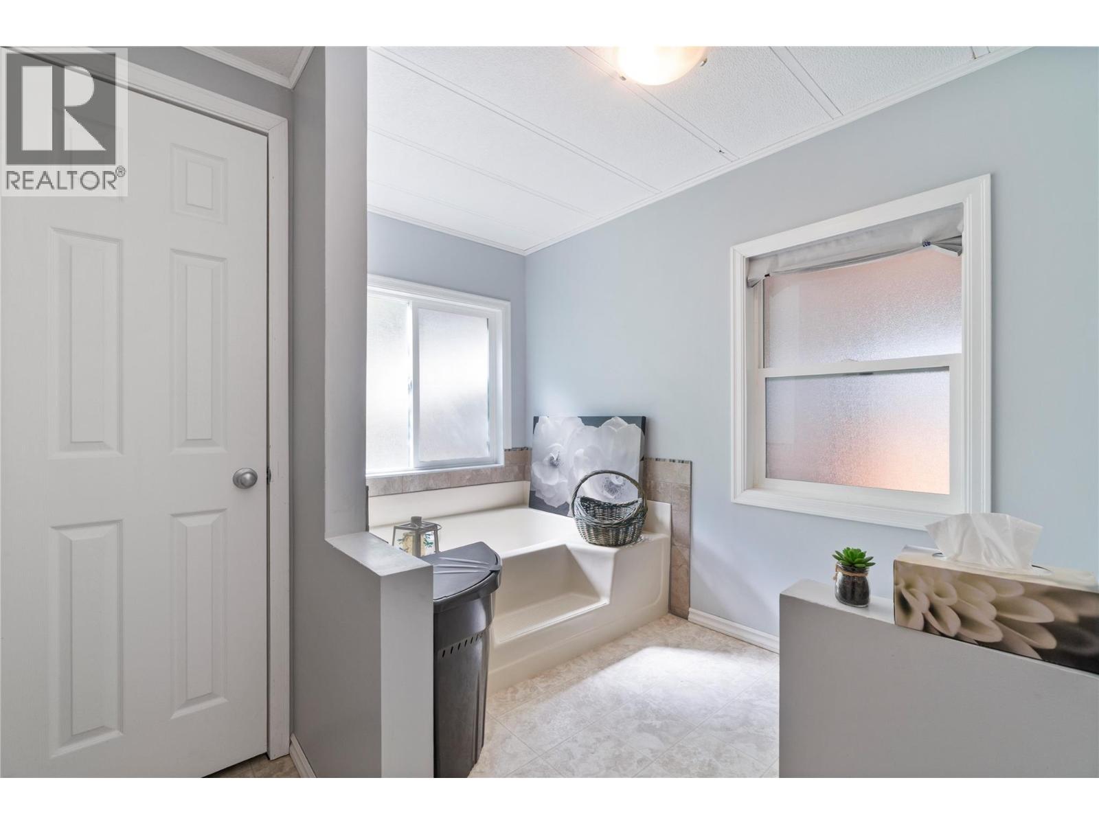 16 1361 30 Street Southeast, Salmon Arm