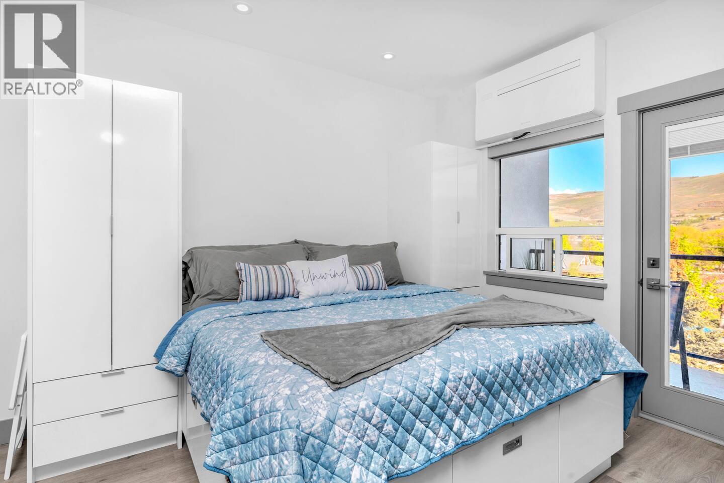 #406 2555 Lakeshore Road - 5