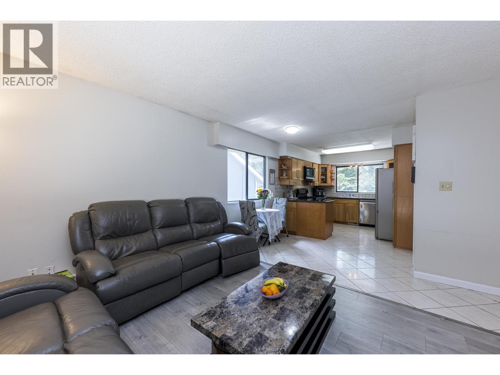 1184 RIVERSIDE DRIVE — photo 2