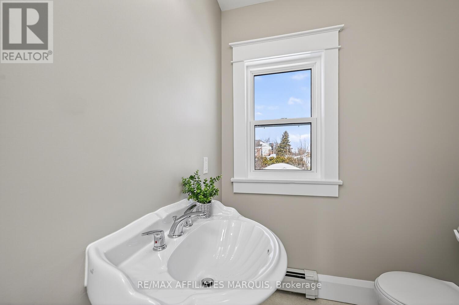 58 WILLIAM STREET W - 30