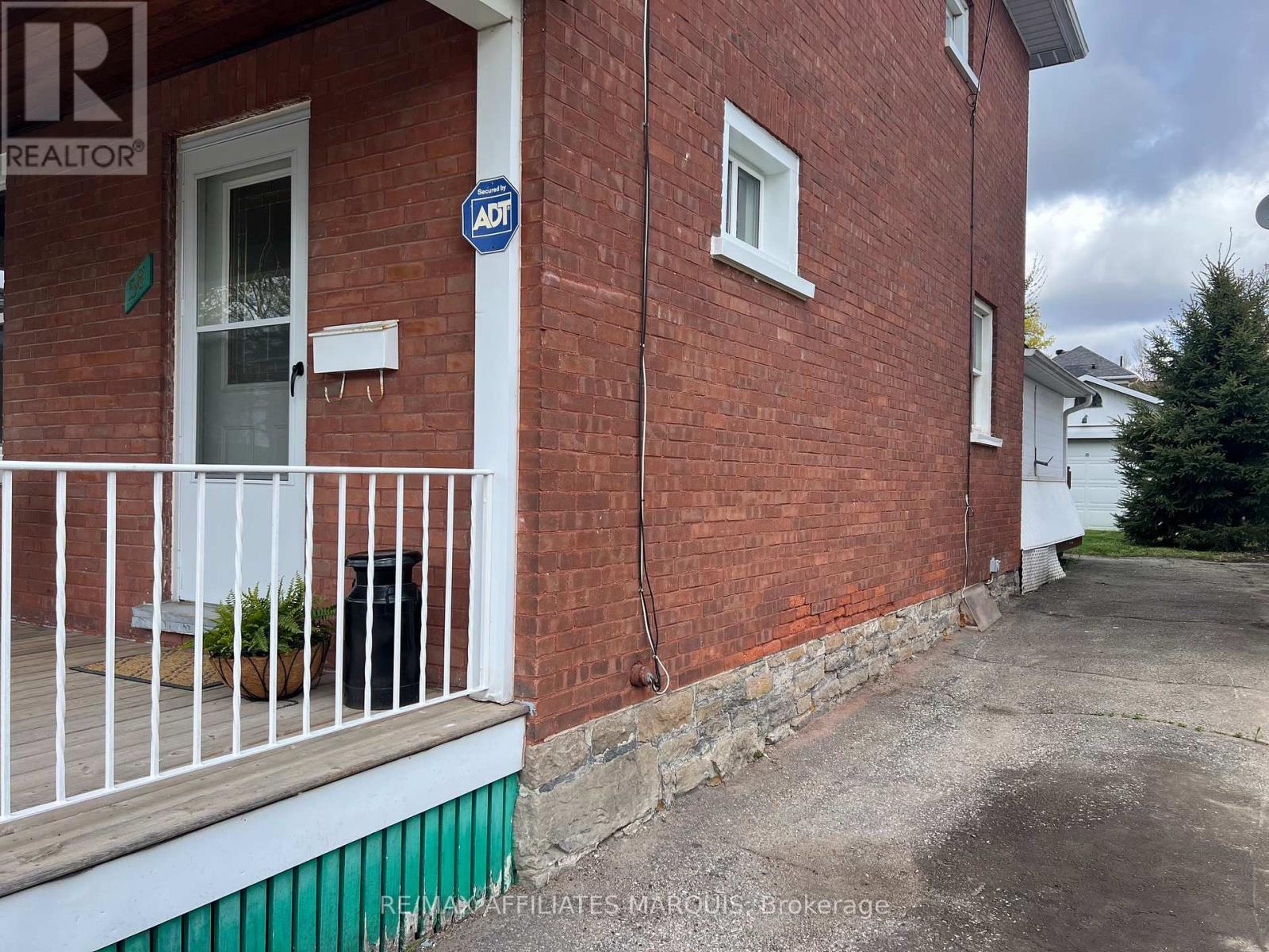 58 WILLIAM STREET W - 32
