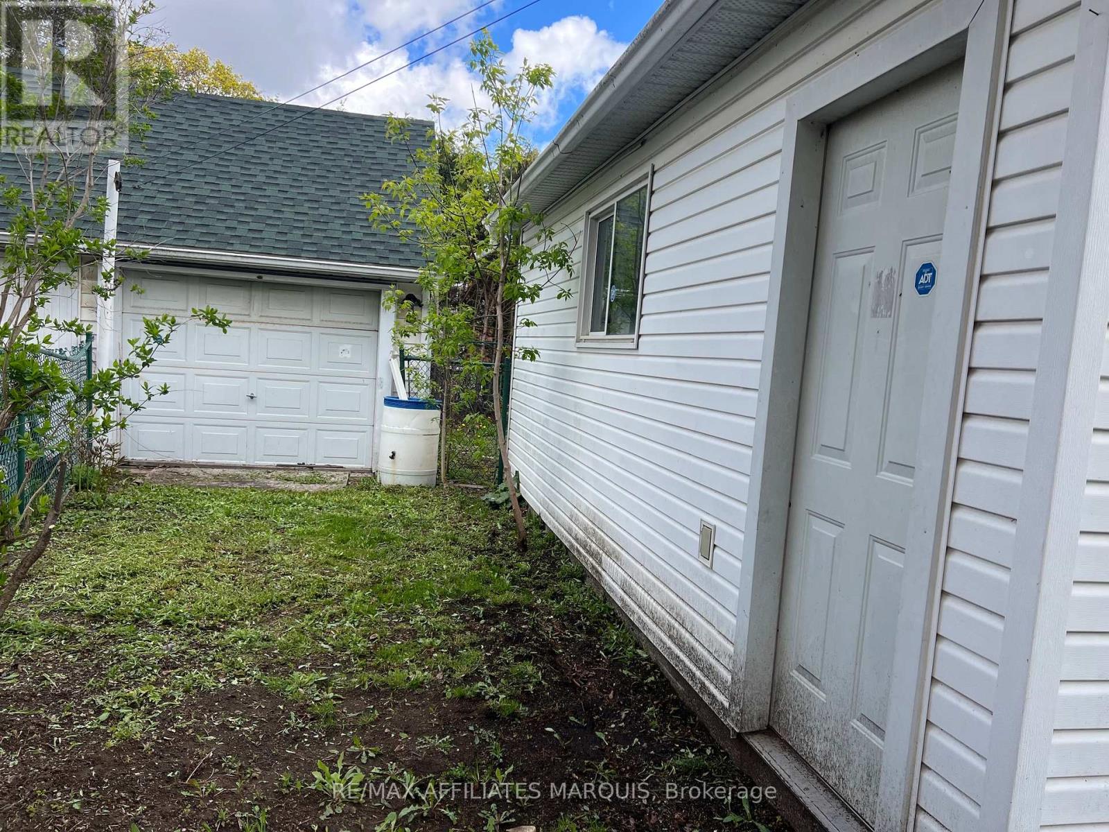 58 WILLIAM STREET W - 35