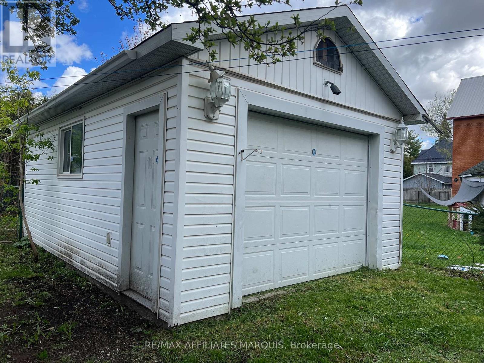 58 WILLIAM STREET W - 36