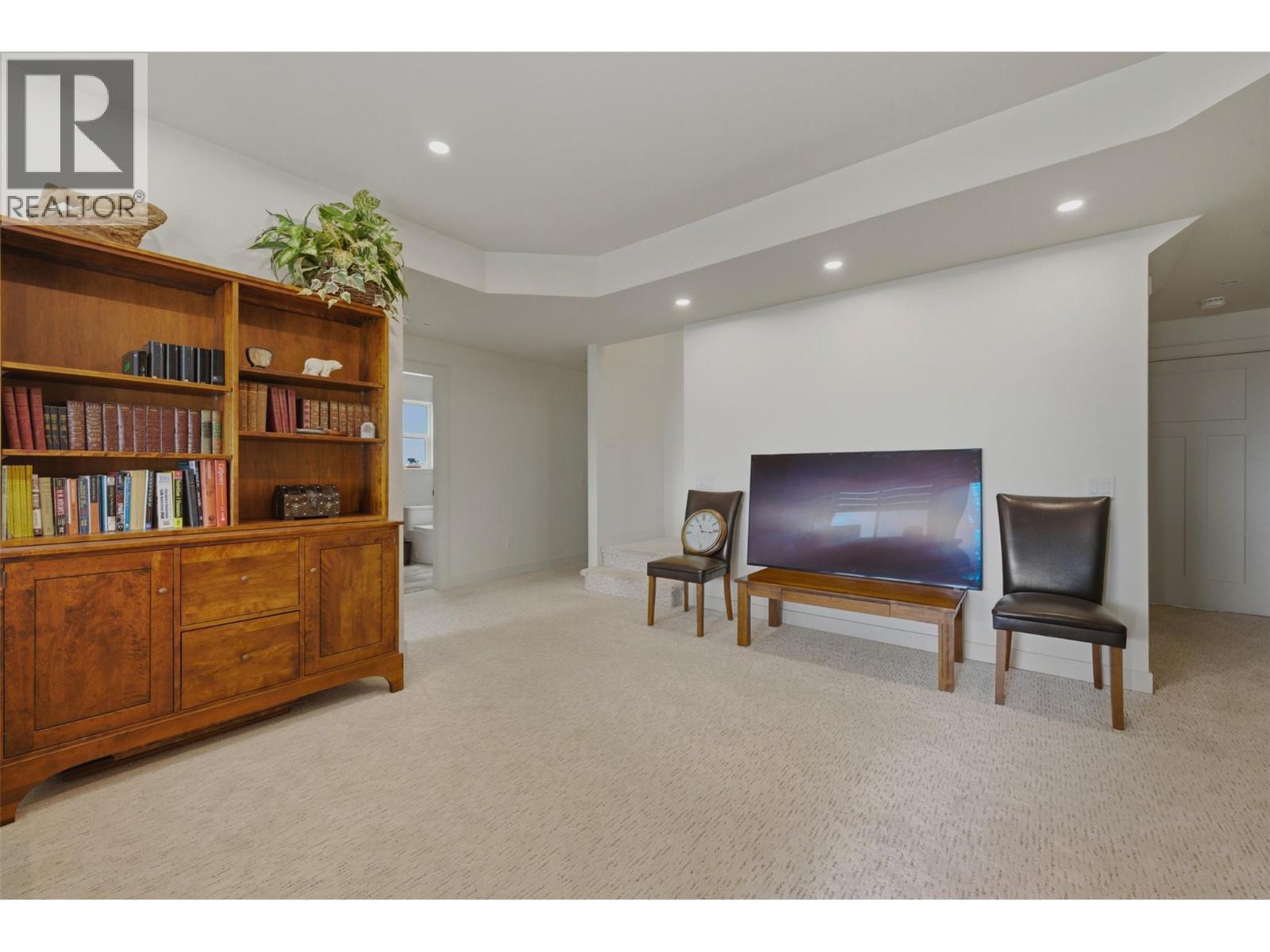 2200 Cortina Drive - 33