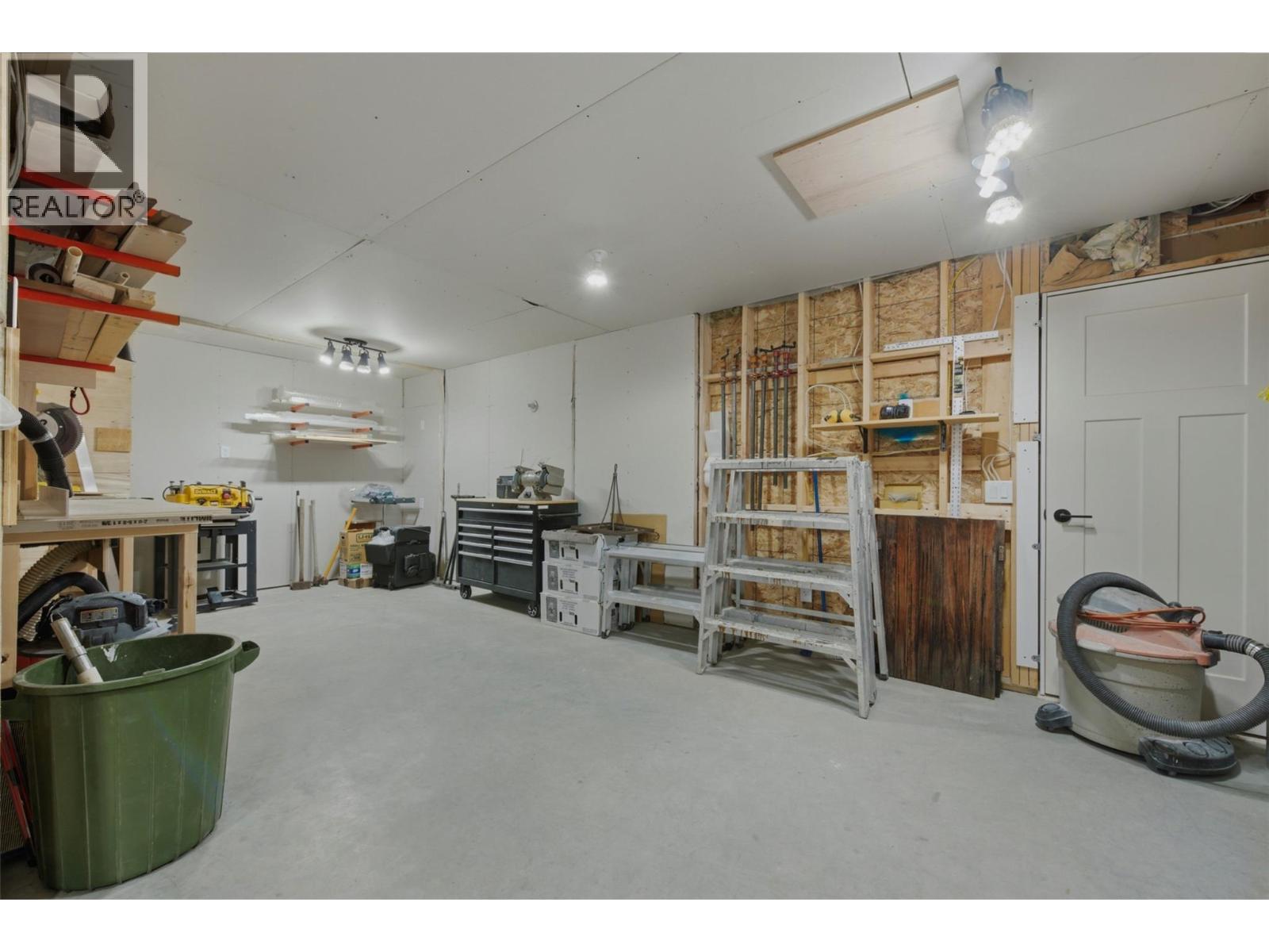 2200 Cortina Drive, Kelowna