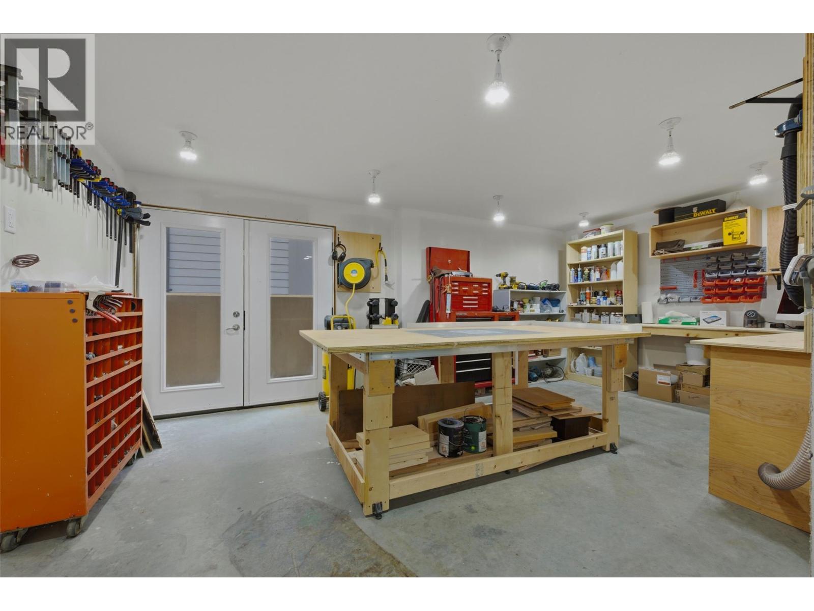 2200 Cortina Drive, Kelowna