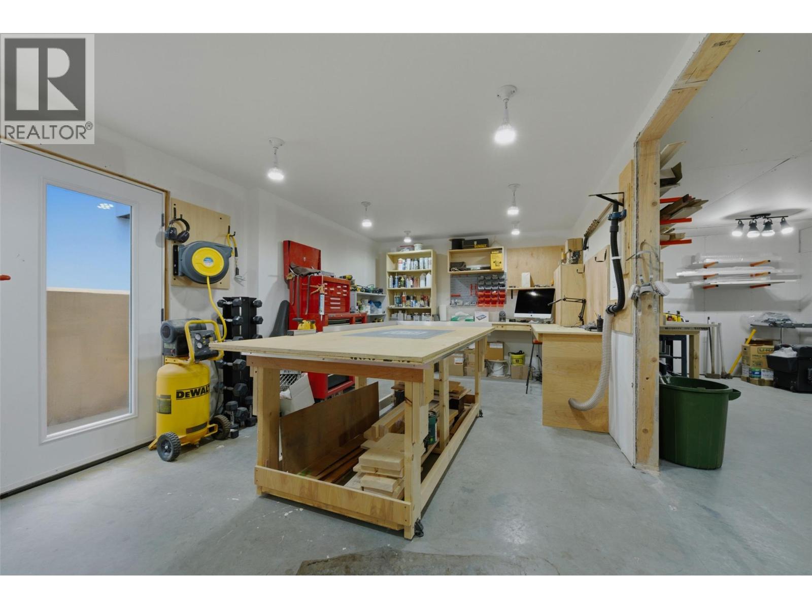 2200 Cortina Drive, Kelowna