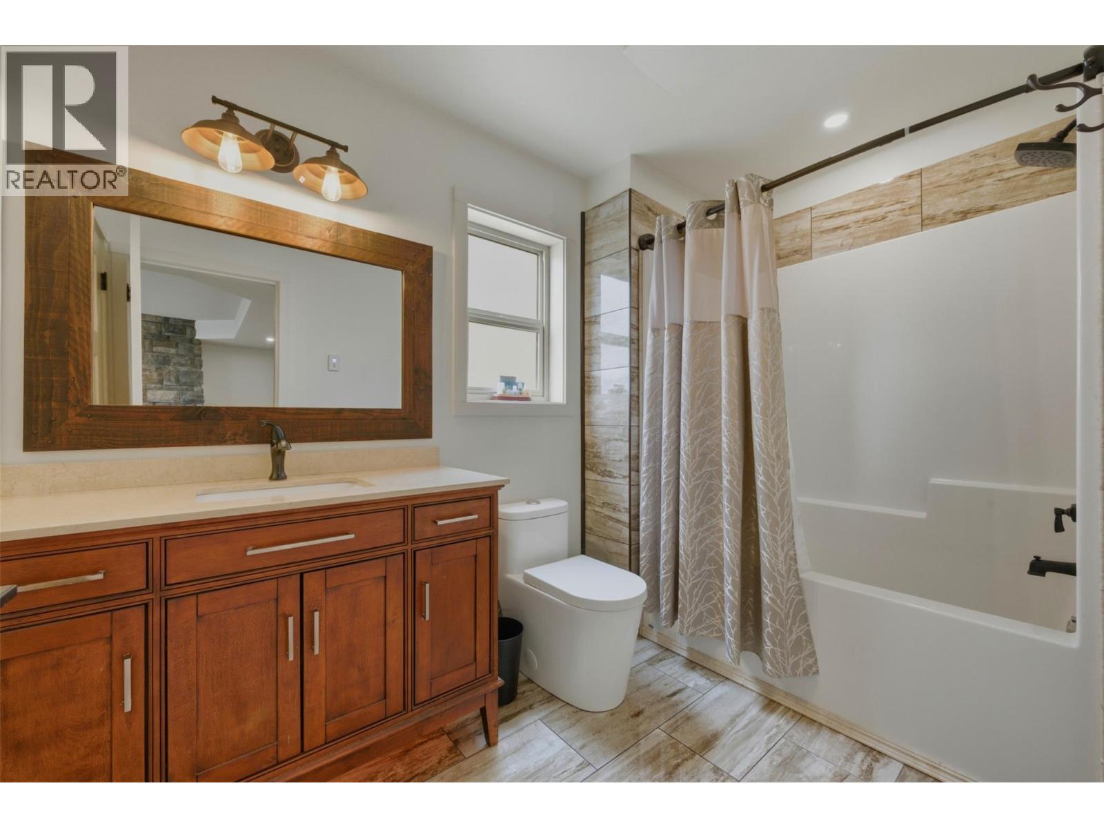 2200 Cortina Drive, Kelowna