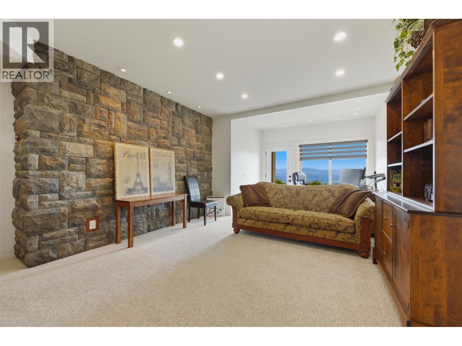2200 Cortina Drive, Kelowna