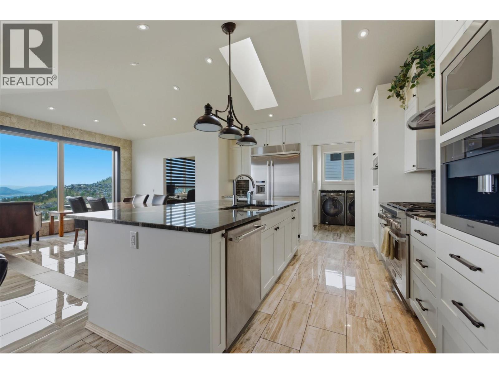 2200 Cortina Drive, Kelowna