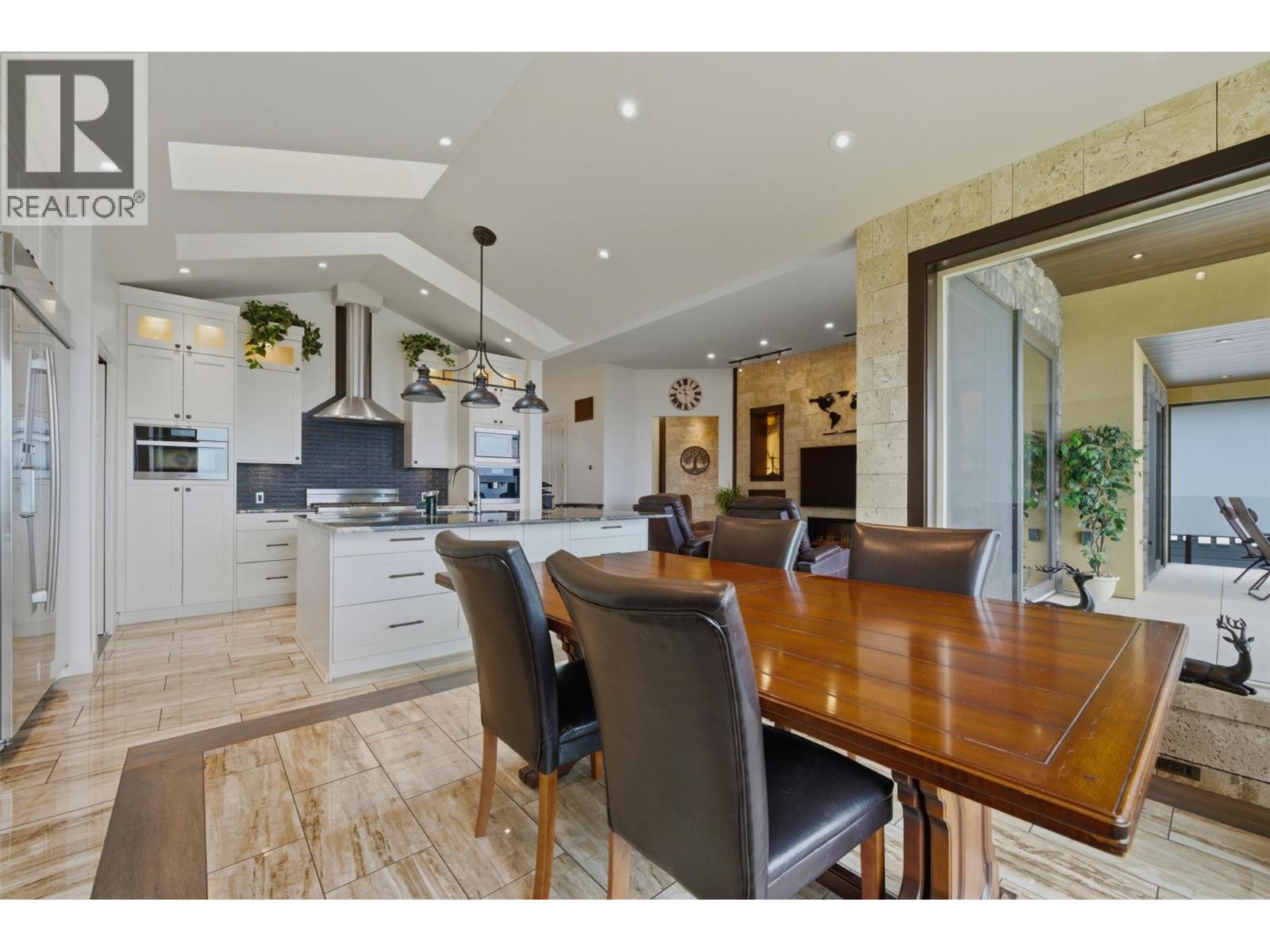 2200 Cortina Drive, Kelowna