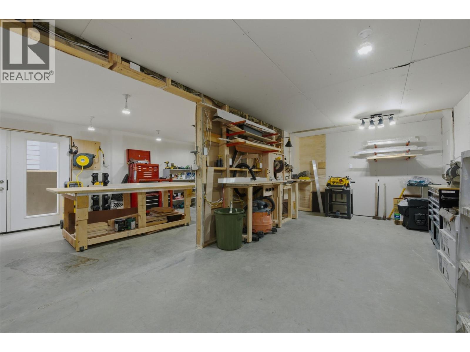 2200 Cortina Drive, Kelowna