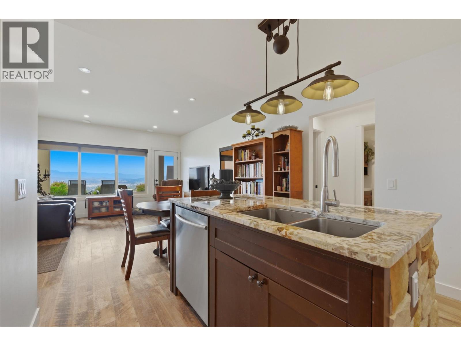 2200 Cortina Drive, Kelowna