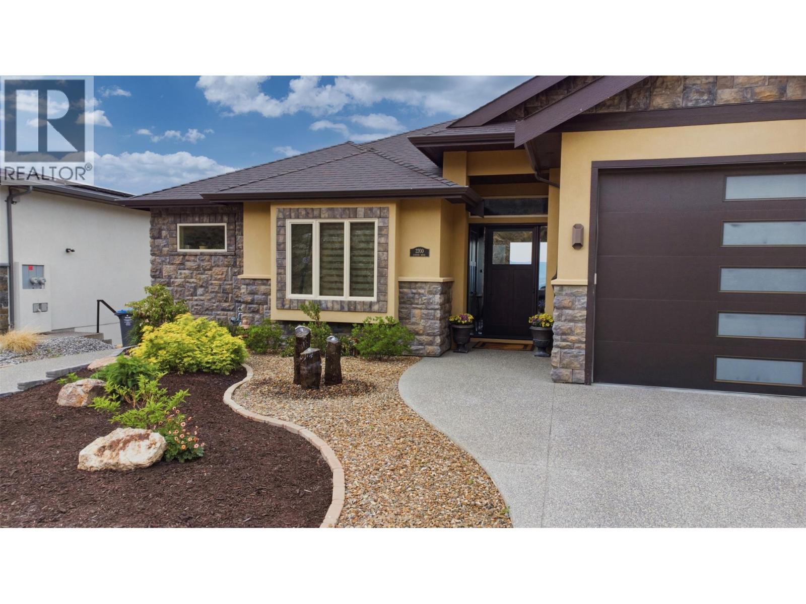 2200 Cortina Drive, Kelowna