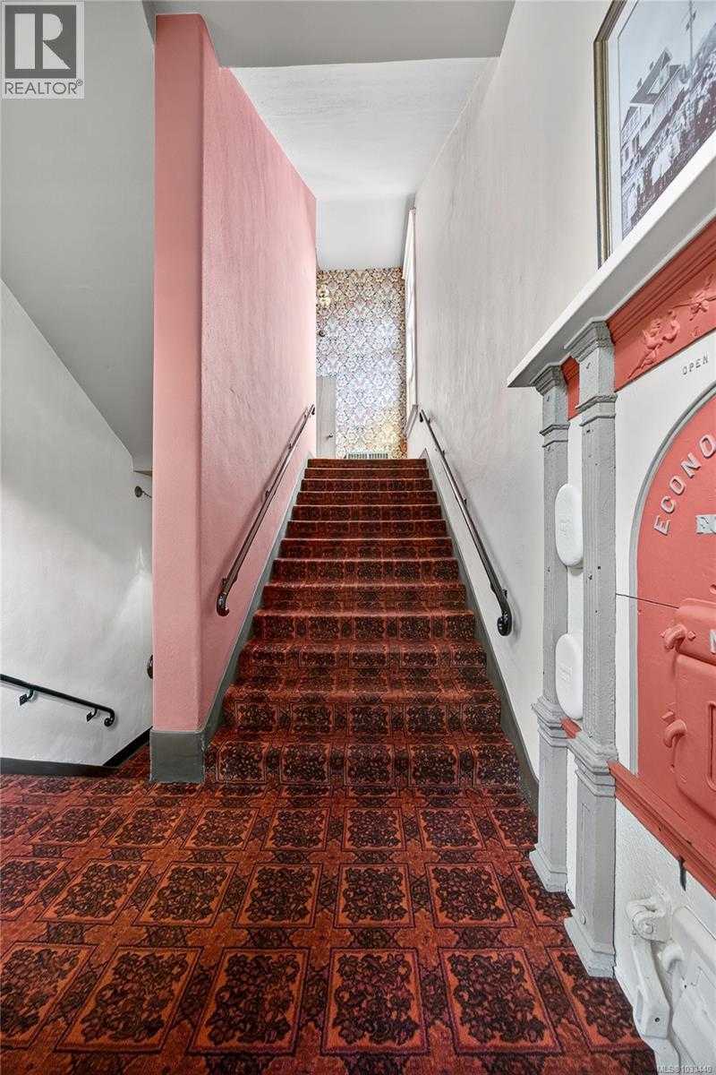 #306 120 Douglas St - 36