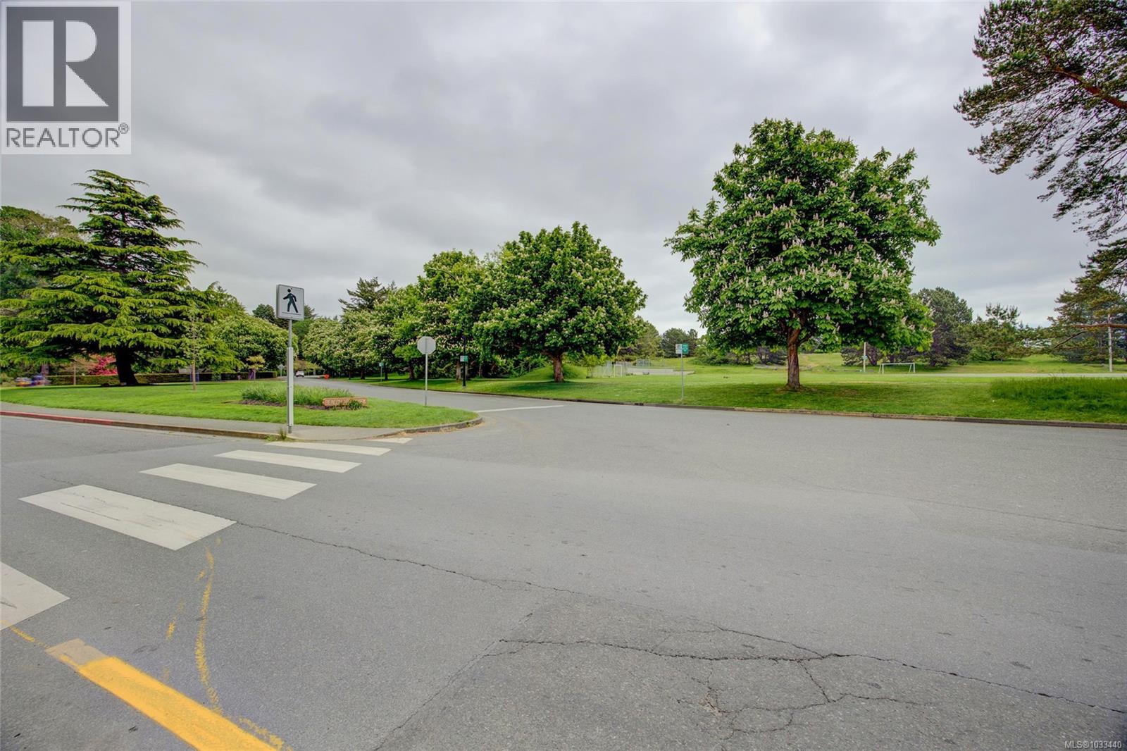 #306 120 Douglas St - 50