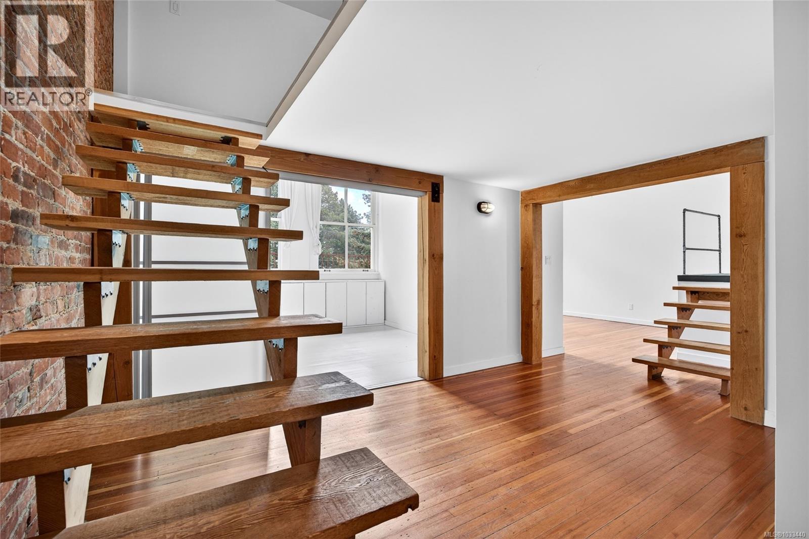 #306 120 Douglas St - 8