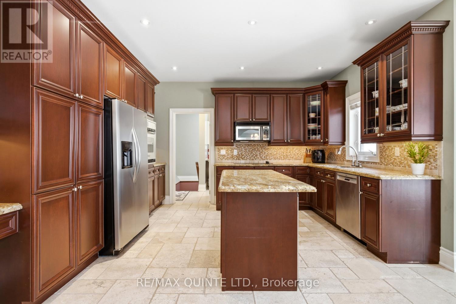 2 TREEVIEW AVENUE - 10