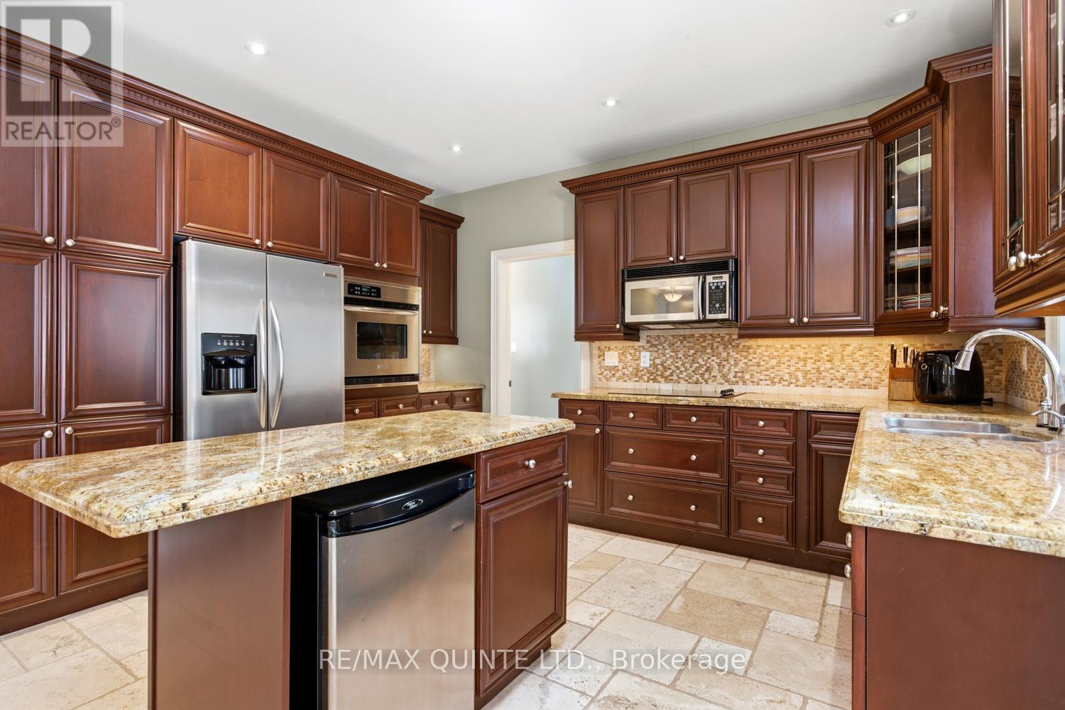 2 TREEVIEW AVENUE - 11