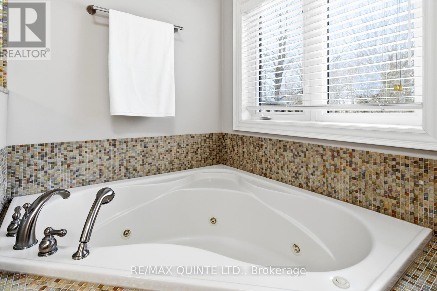 2 TREEVIEW AVENUE - 22