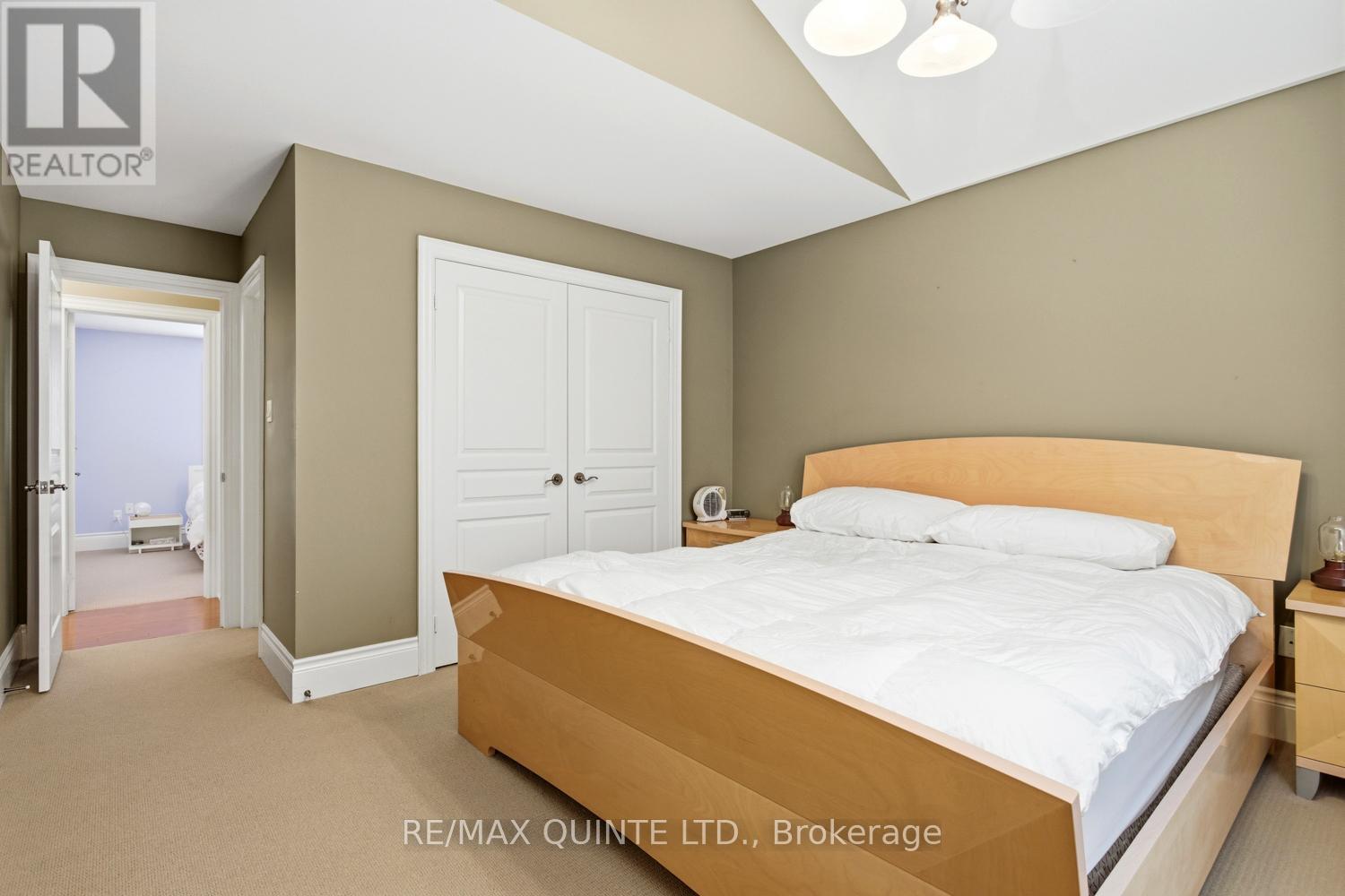 2 TREEVIEW AVENUE - 24