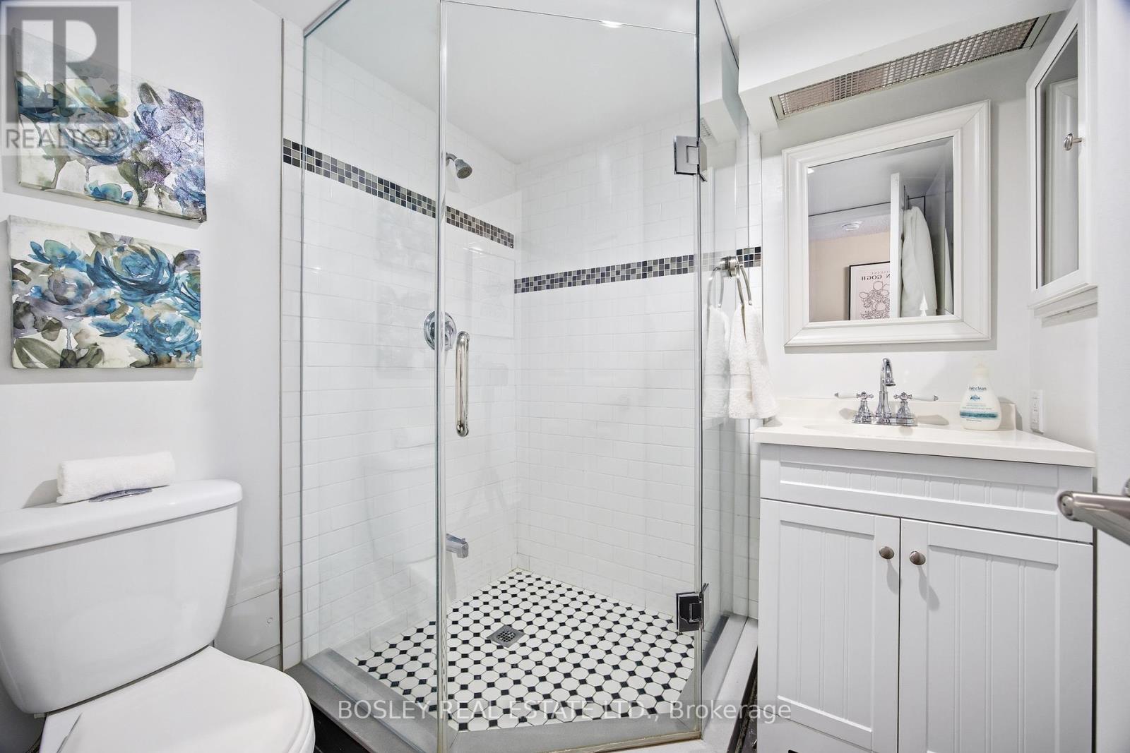 #611 5 CONCORDE PLACE - 25