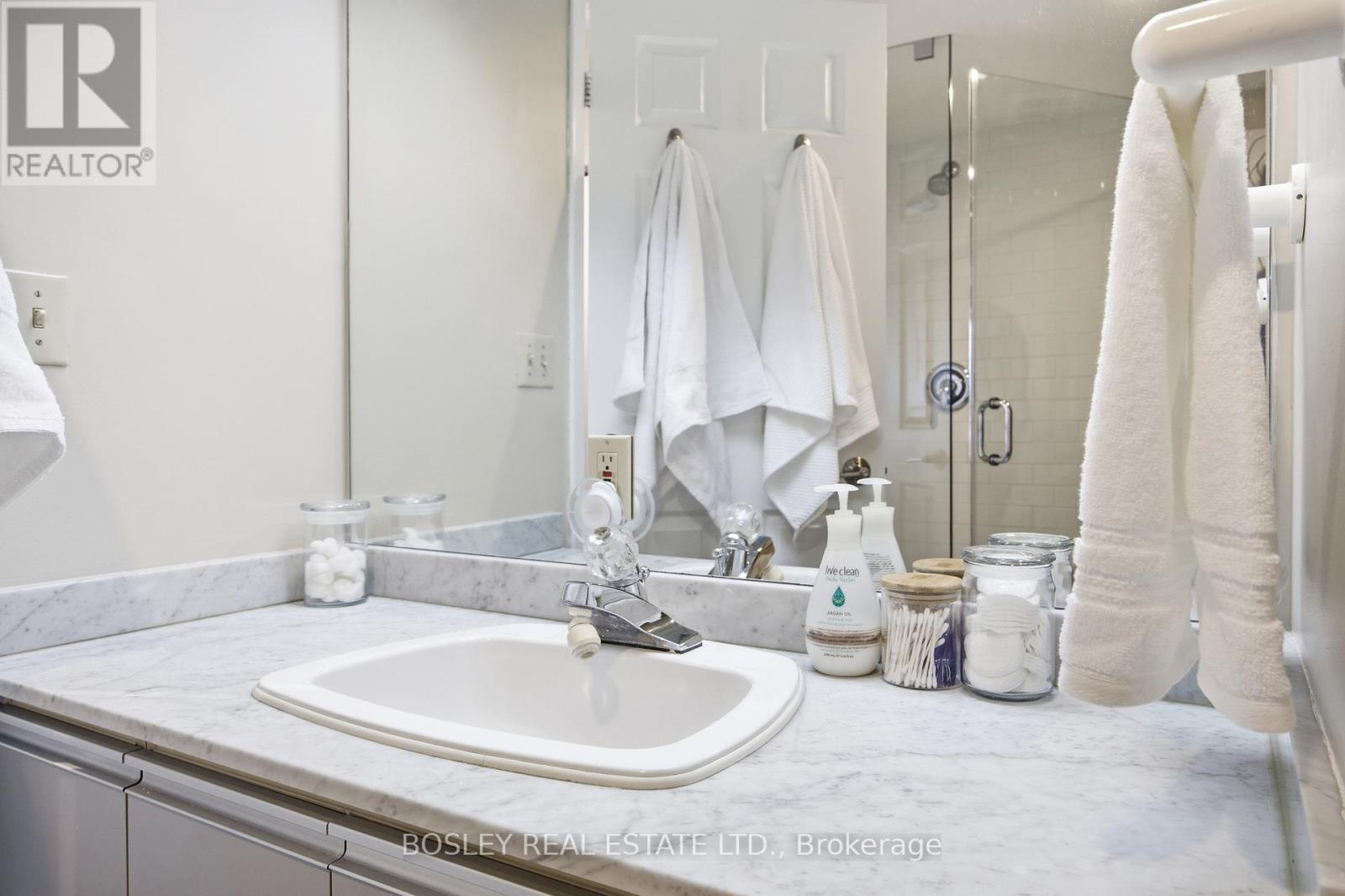 #611 5 CONCORDE PLACE - 39