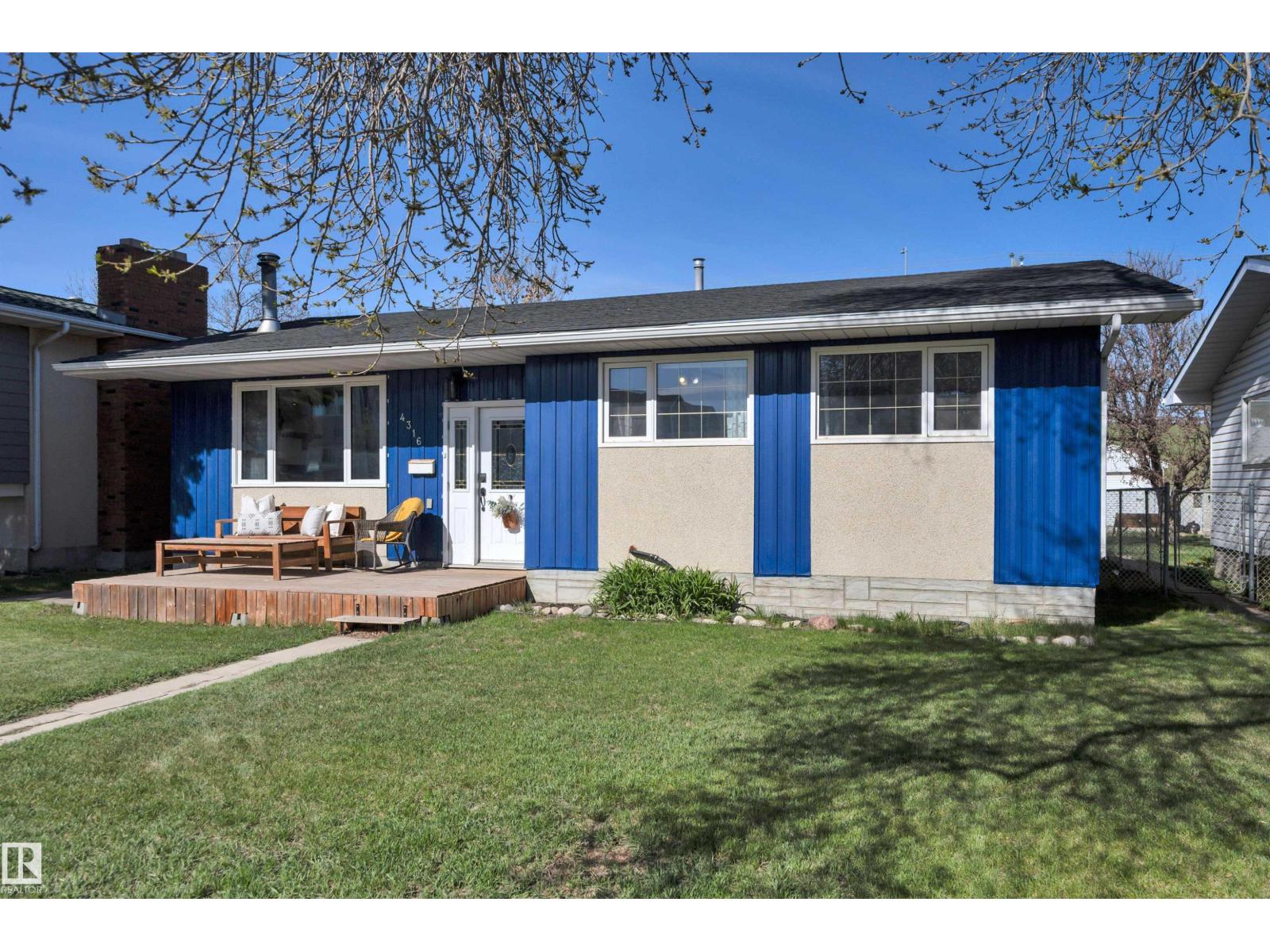 4316 53 ST exterior