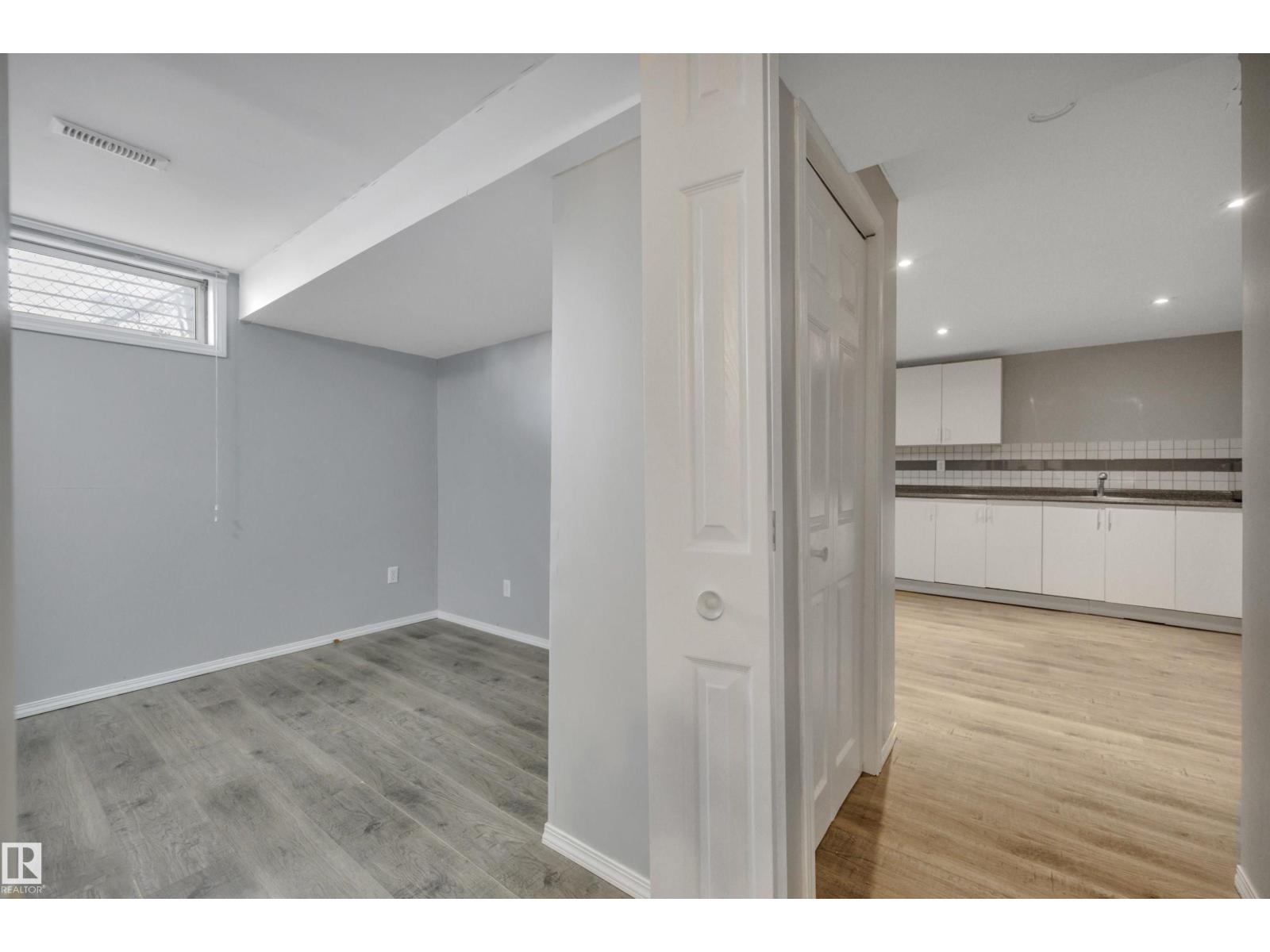 4316 53 ST — photo 36