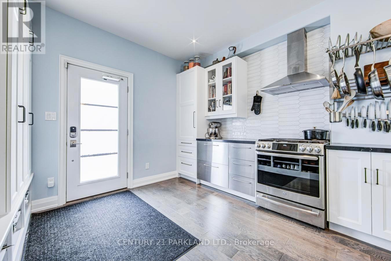 118 GLEBEMOUNT AVENUE - 16