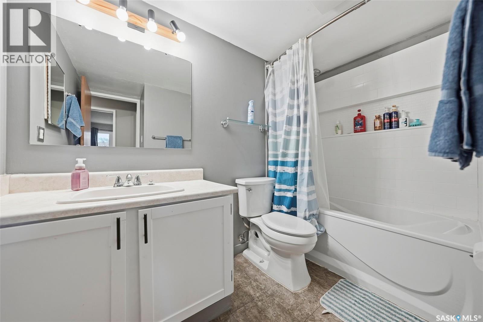 #105 315 Tait CRESCENT - 13