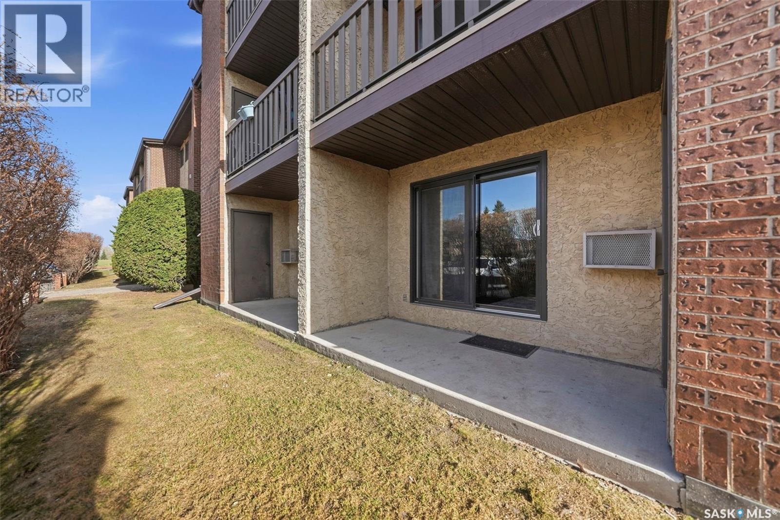 #105 315 Tait CRESCENT - 16