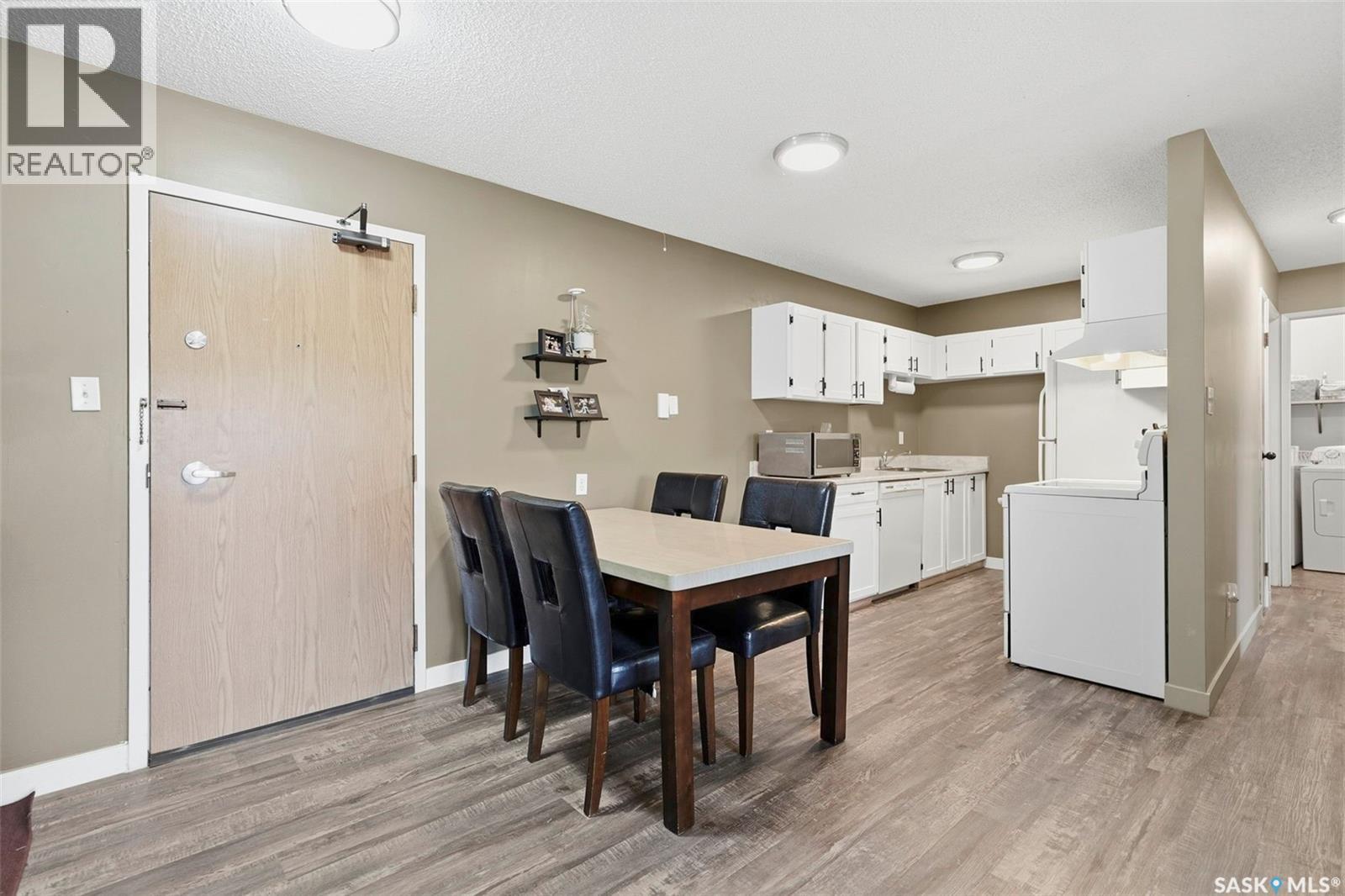 #105 315 Tait CRESCENT - Image 2
