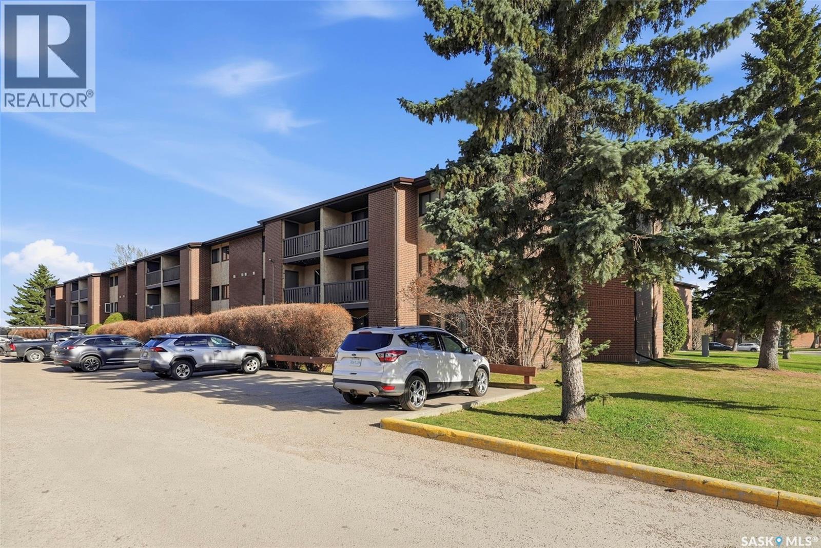#105 315 Tait CRESCENT - 26