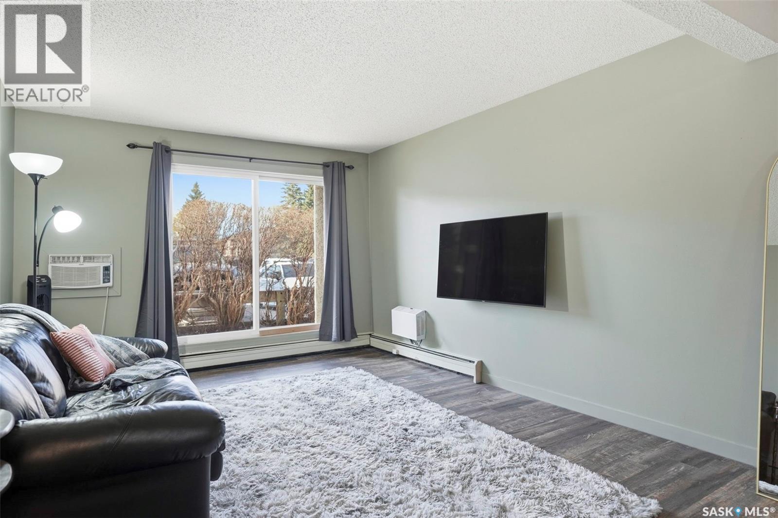 #105 315 Tait CRESCENT - 8