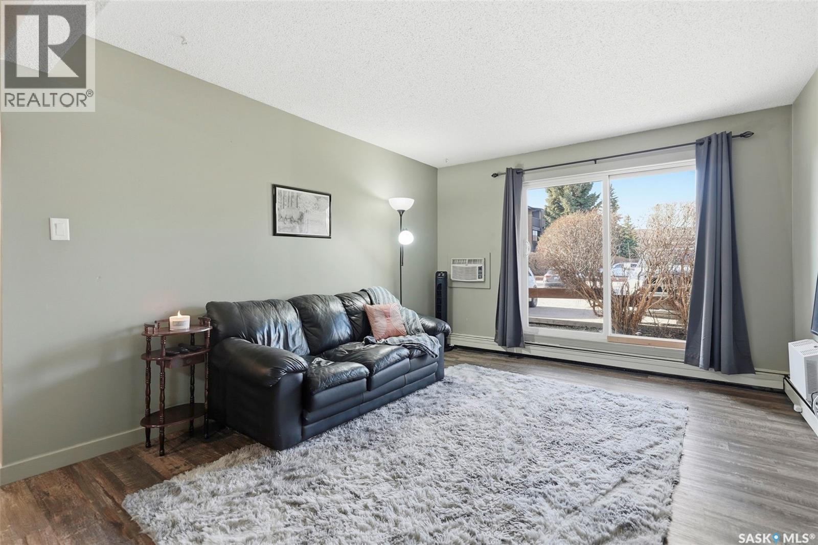 #105 315 Tait CRESCENT - 9
