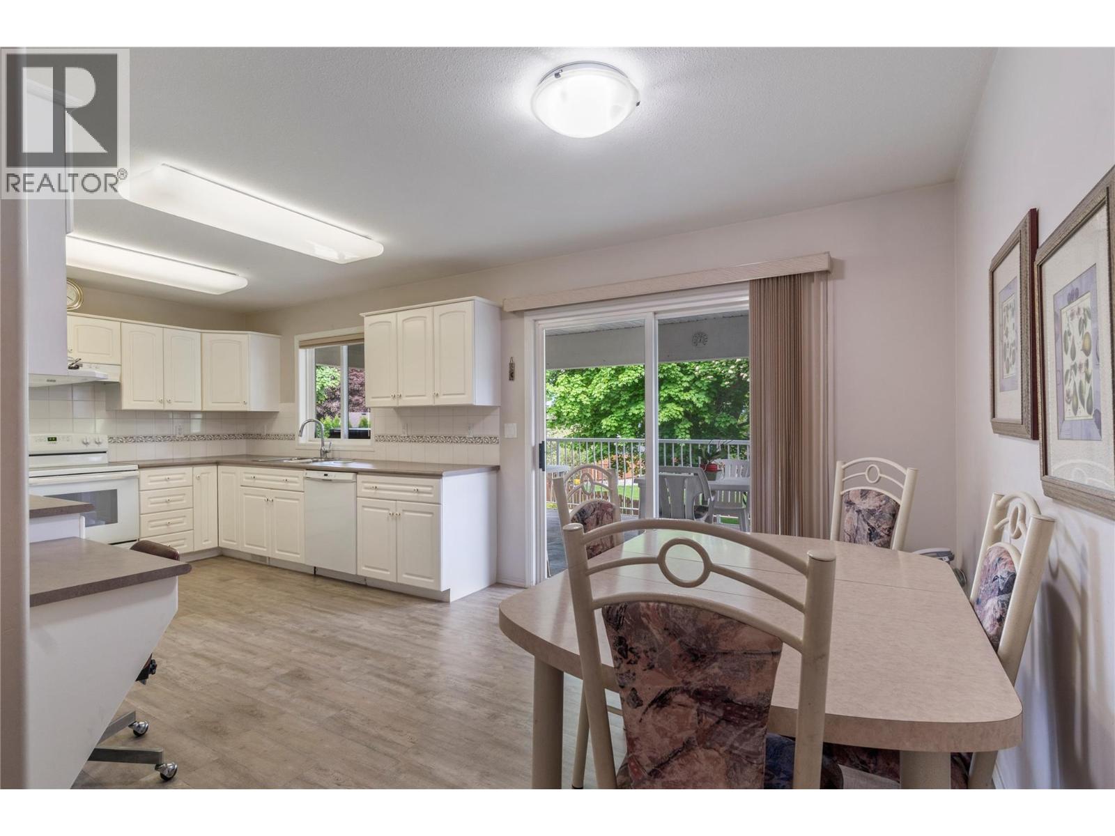  1581 16 Avenue Southeast, Salmon Arm