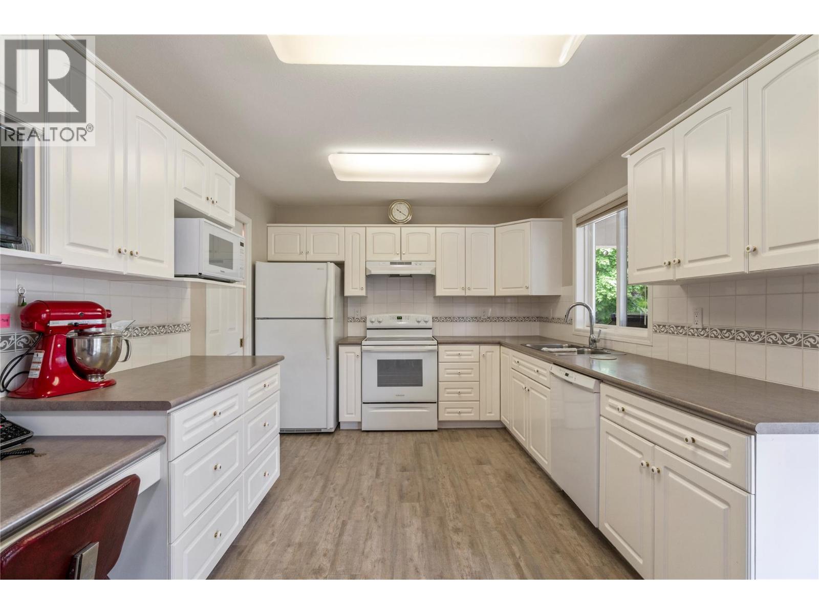  1581 16 Avenue Southeast, Salmon Arm