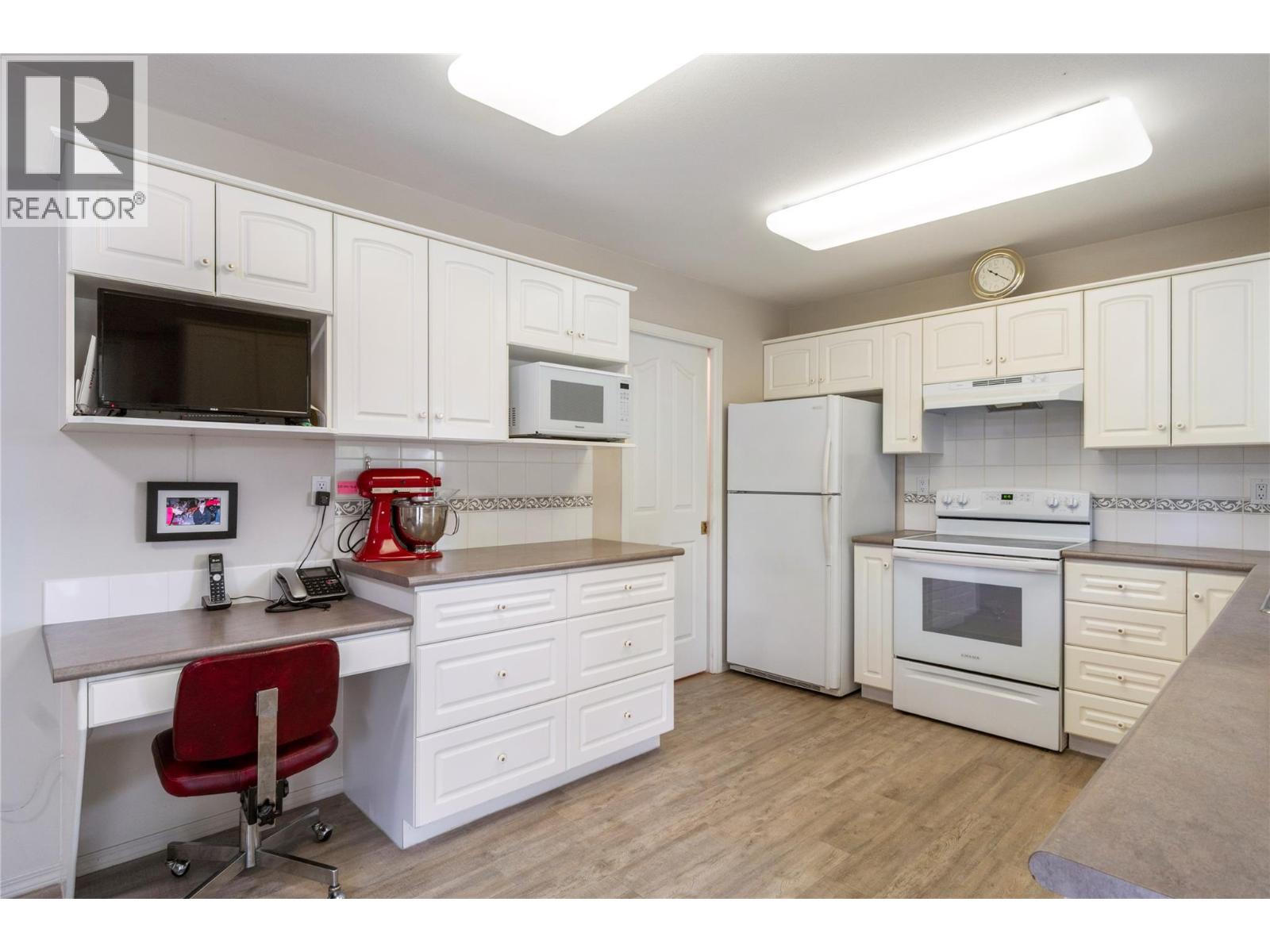 1581 16 Avenue SE - 16