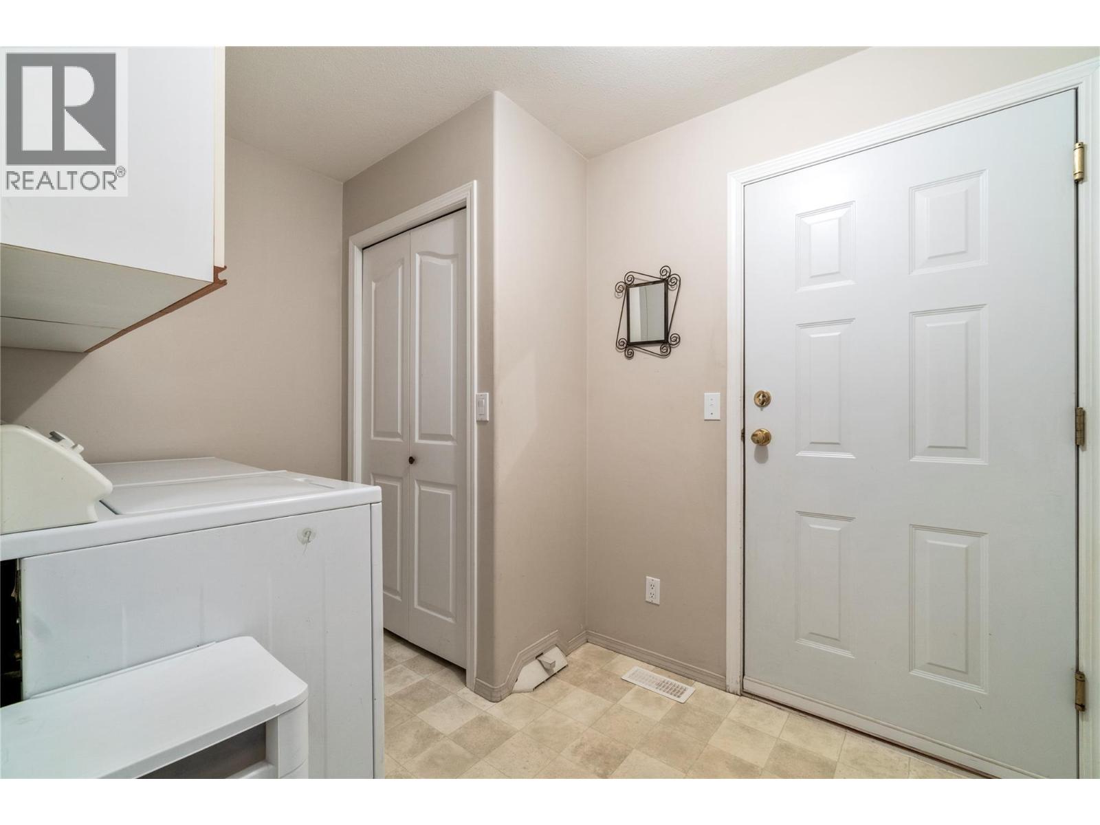  1581 16 Avenue Southeast, Salmon Arm