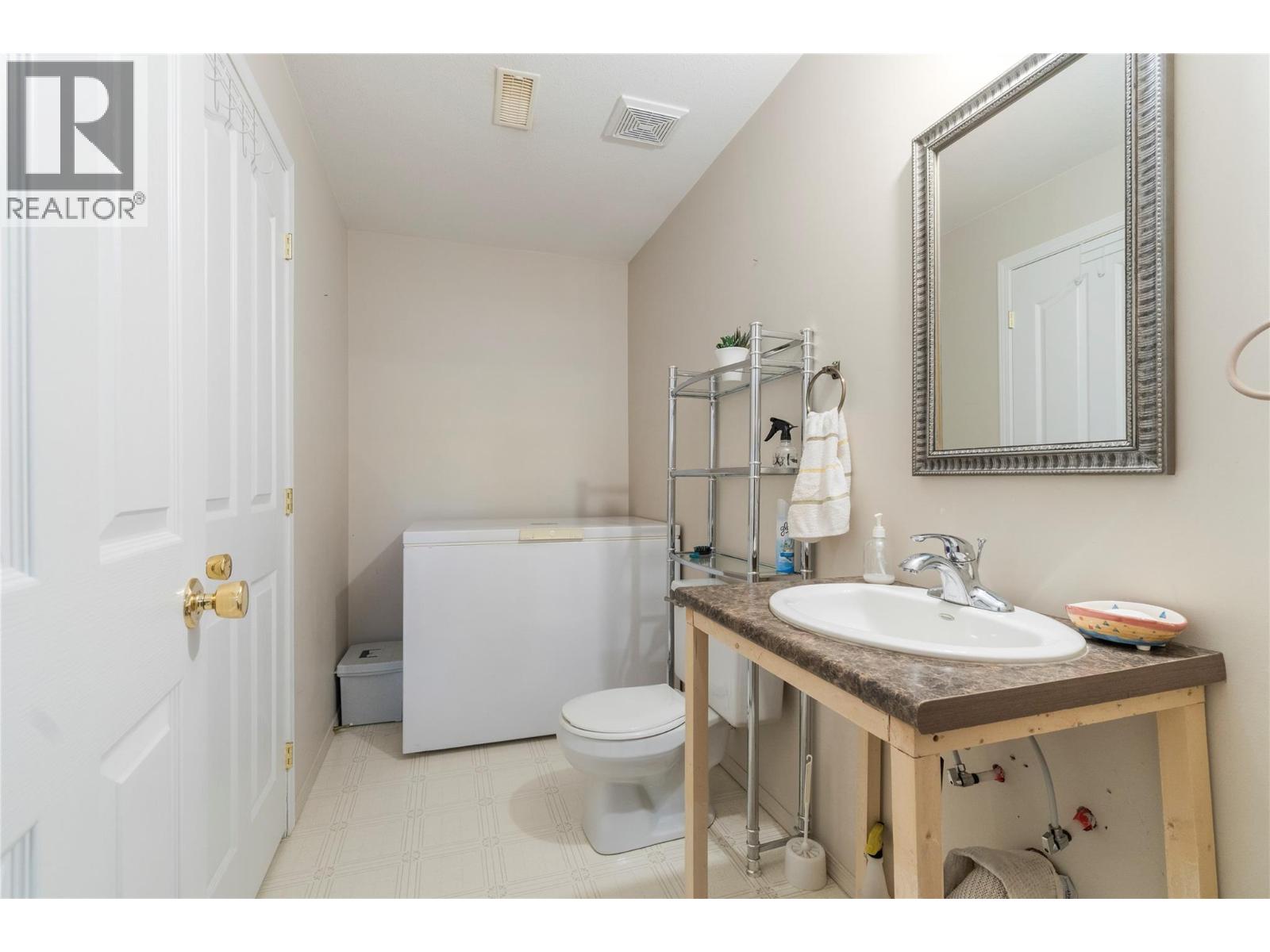 1581 16 Avenue SE - 44