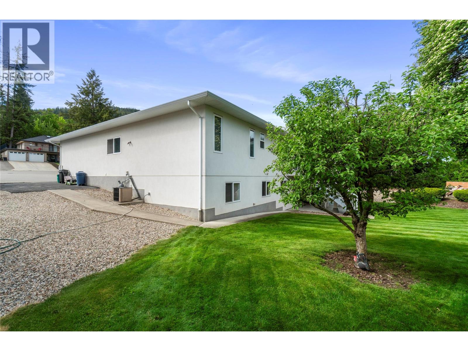  1581 16 Avenue Southeast, Salmon Arm