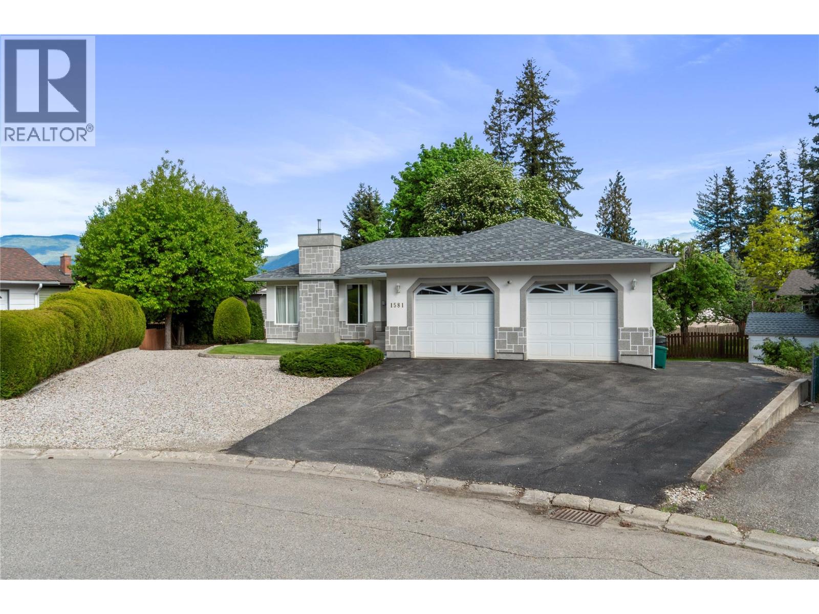  1581 16 Avenue Southeast, Salmon Arm